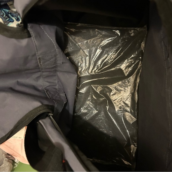 Adidas NWOT Diablo Small Duffel Bag Gray Red Logo 
 Gym Sports Travel Sports - Picture 7 of 8